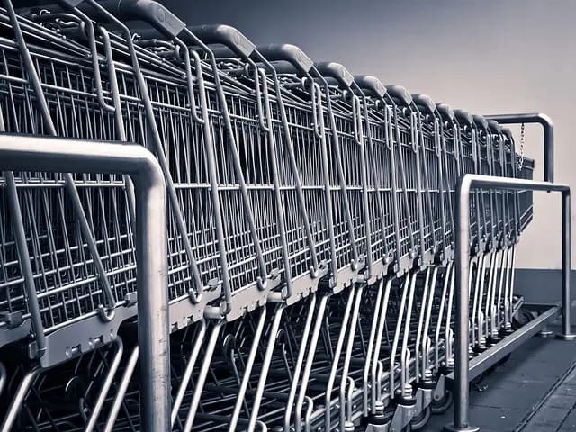 Jak skutecznie planować zakupy na każdą porę roku